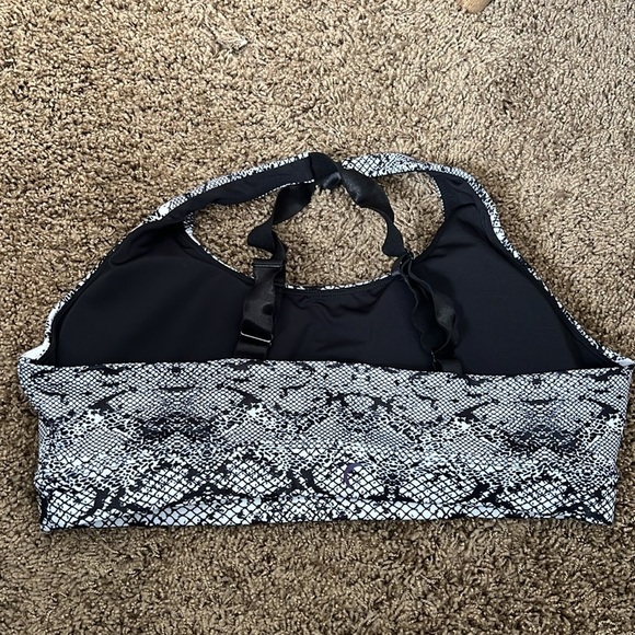 Zyia Light and Tight Cobra Sports Bra - Picture 2 of 3